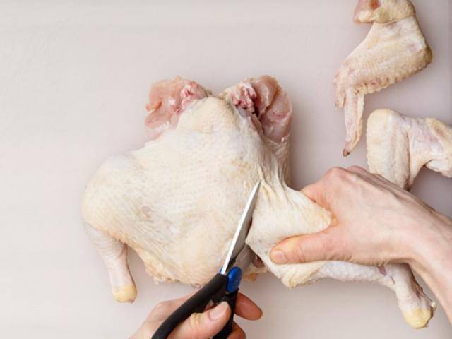 Tuyệt chiêu rút xương gà chỉ trong 5 phút của đầu bếp từng từ chối làm bếp trưởng Nhà trắng