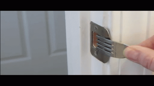 Chỉ với… một chiếc dĩa và vài phút thực hiện, tha hồ chống mọi tên trộm tinh vi nhất - 8