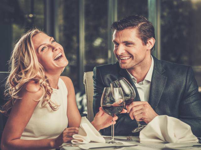 Đàn ông ưa phụ nữ đẹp, thích phụ nữ thông minh nhưng bị giữ chặt bởi phụ nữ biết điều