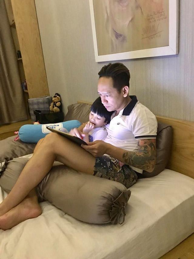 Các sao nam đình đám showbiz Việt nổi tiếng với tài chăm con khéo đến chị em cũng phải thua - 20