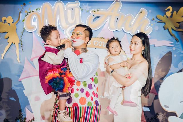 Các sao nam đình đám showbiz Việt nổi tiếng với tài chăm con khéo đến chị em cũng phải thua - 5
