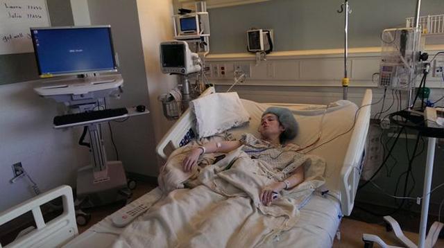 Cô gái trẻ nằm liệt giường suốt 35 năm chỉ vì một thứ không tưởng trong nhà