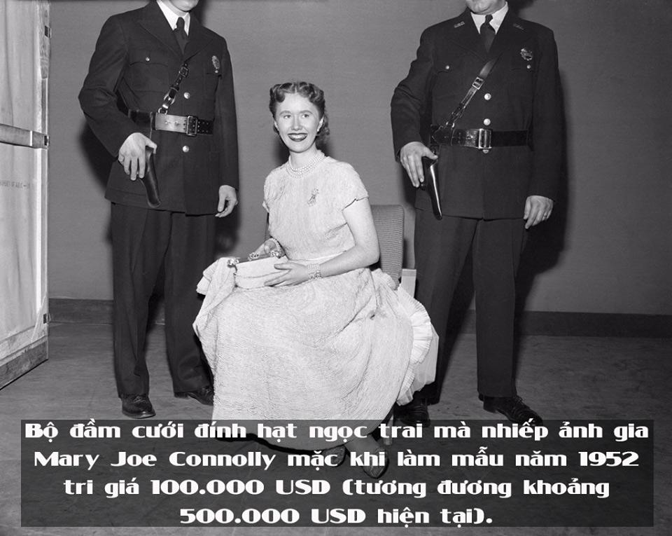 Choáng váng khi bóc giá 10 chiếc váy thời trang đắt giá nhất hành tinh - 4