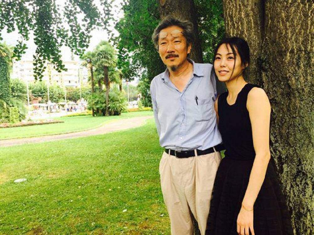Chuyện thú vị: Người tình U60 và bố đẻ Kim Min Hee ở chung một chỗ trông như anh em - 1