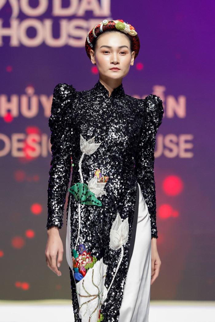 Angela Phương Trinh diện áo dài 100 triệu bung lụa làm Vedette trong BST hoa Sen - 10