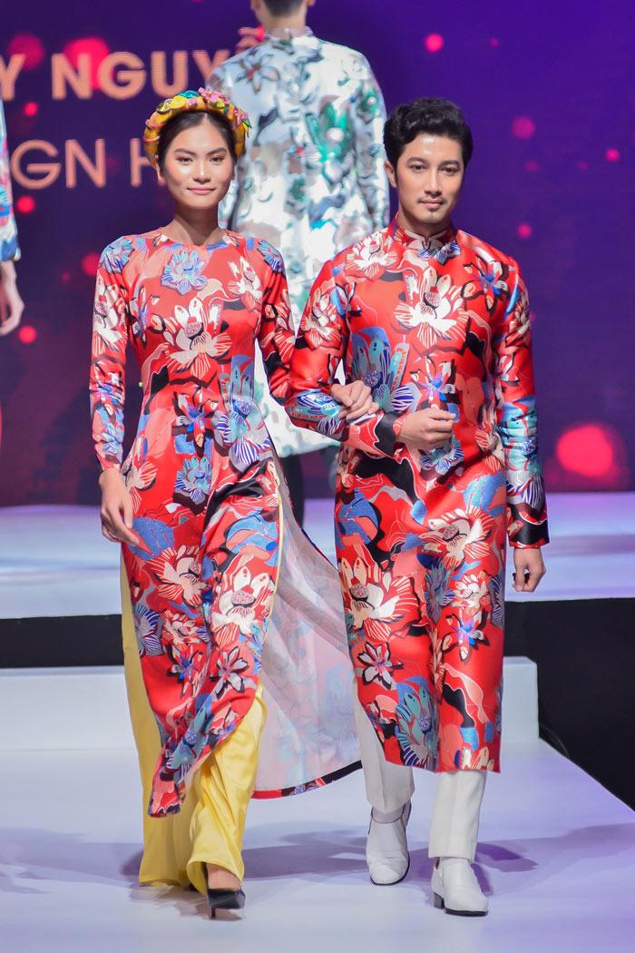 Angela Phương Trinh diện áo dài 100 triệu bung lụa làm Vedette trong BST hoa Sen - 7