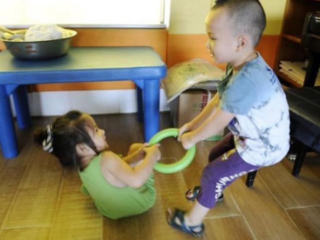 Bà mẹ lên tiếng ủng hộ con không cho bạn mượn đồ chơi khiến chị em khắp MXH sục sôi