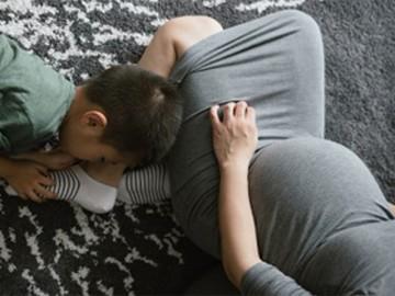 Trầm cảm khi mang bầu, bà mẹ nằng nặc đòi bác sĩ bỏ em bé trong bụng ra