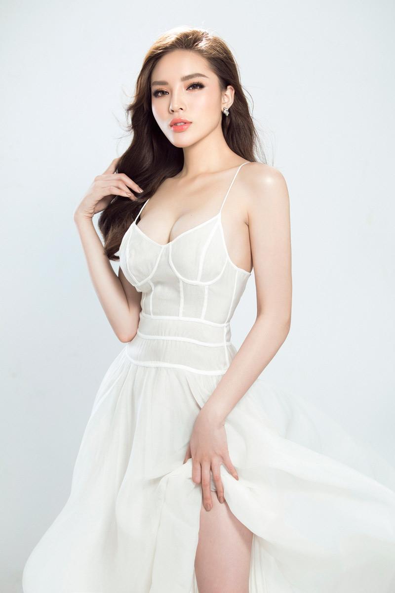 4 năm sau đăng quang, Hoa hậu Kỳ Duyên mới chịu khoe vòng một bốc lửa - 4