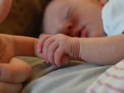 Làm mẹ - Những điều mẹ phải biết khi chăm sóc trẻ sơ sinh 1 tuần tuổi