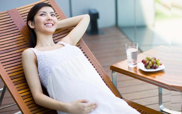 Mang bầu mùa hè mẹ chịu nóng nực nhưng con được hưởng lợi ích amp;#34;chân dài miên manamp;#34; - 1