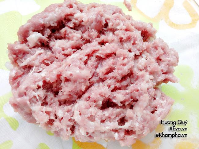 Chả mực cuộn lá lốt nướng thơm nức mũi, chồng con ăn sạch trơn không còn một miếng - 2