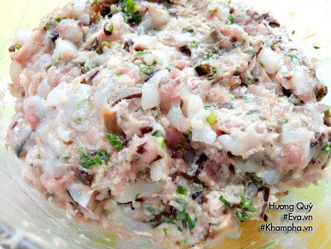 Chả mực cuộn lá lốt nướng thơm nức mũi, chồng con ăn sạch trơn không còn một miếng - 5