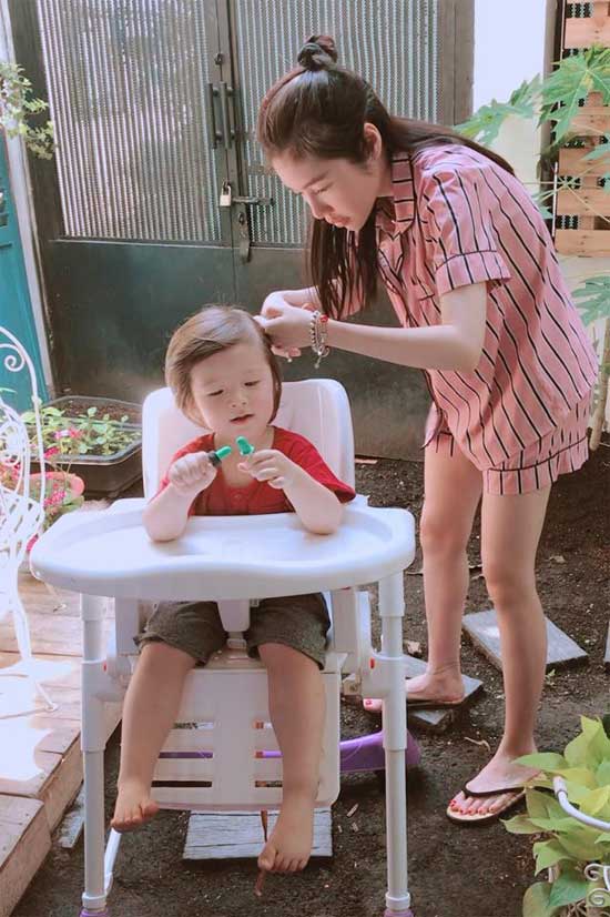 Con trai Elly Trần dỗ chị Mộc Trà nín khóc khiến ai cũng phải xuýt xoa - 8