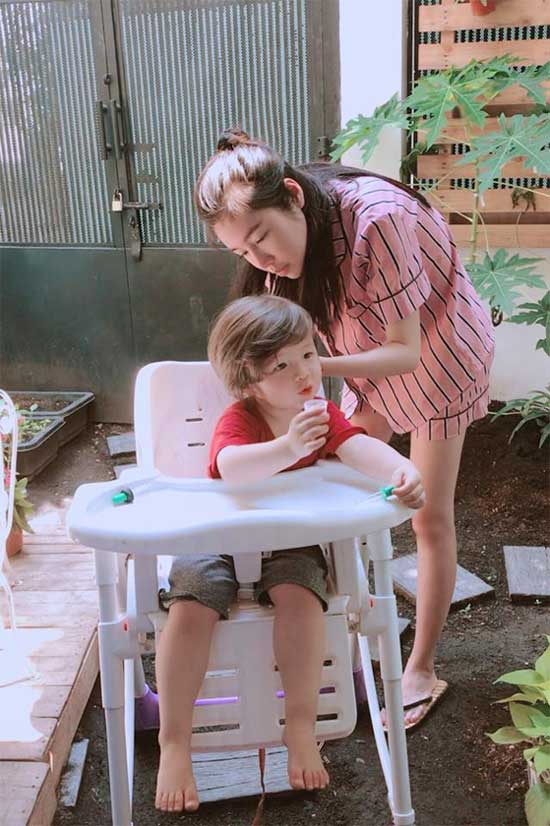 Con trai Elly Trần dỗ chị Mộc Trà nín khóc khiến ai cũng phải xuýt xoa - 9