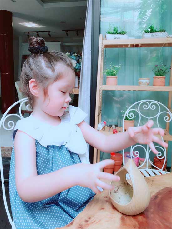 Con trai Elly Trần dỗ chị Mộc Trà nín khóc khiến ai cũng phải xuýt xoa - 4