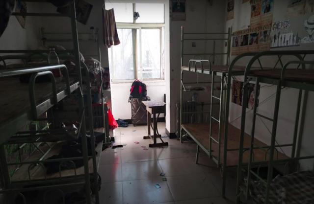 Nam sinh đâm bạn cùng phòng thừa sống thiếu chết chỉ vì bị phàn nàn ngủ ngáy và xì hơi - 1