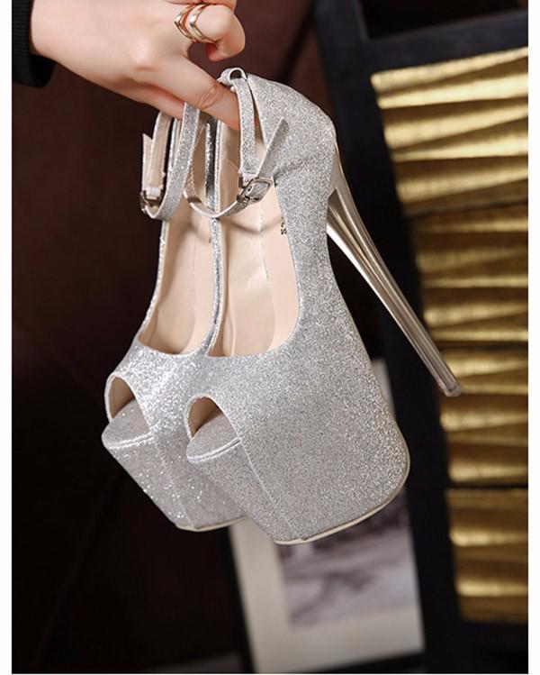 Hoa hậu Hương Giang mang giày cao 20 phân, đẹp tựa nữ thần tại sự kiện - 7