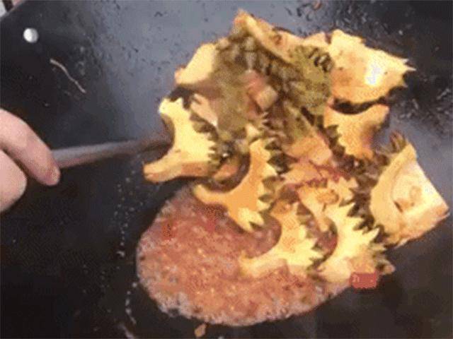 Món vỏ sầu riêng xào đang gây xôn xao MXH Việt và sự thật bất ngờ