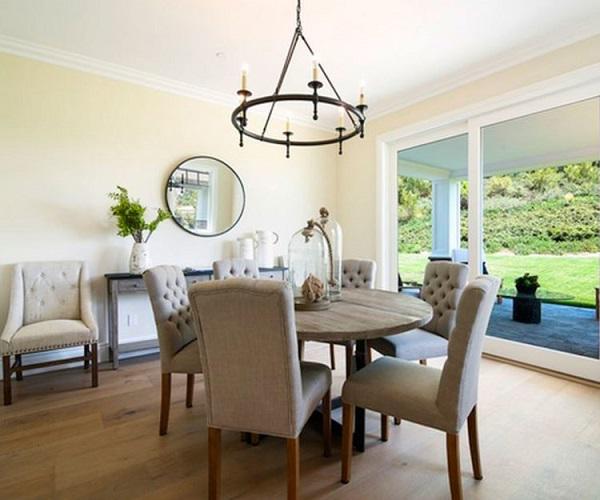 khoe anh noi that dat tien, kylie jenner bi dan mang chi trich vi vo tinh gay hai cho con - 13