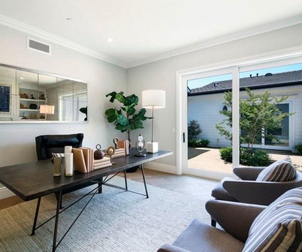 khoe anh noi that dat tien, kylie jenner bi dan mang chi trich vi vo tinh gay hai cho con - 14