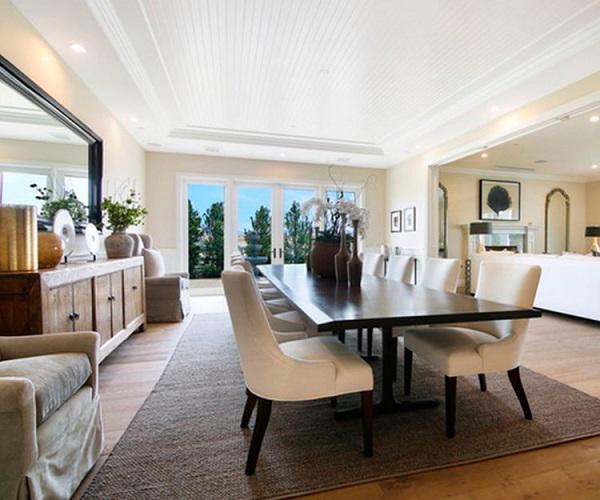 khoe anh noi that dat tien, kylie jenner bi dan mang chi trich vi vo tinh gay hai cho con - 9