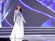 Đỗ Mỹ Linh được fans khen là một trong những Hoa hậu catwalk áo dài đẹp nhất Vbiz