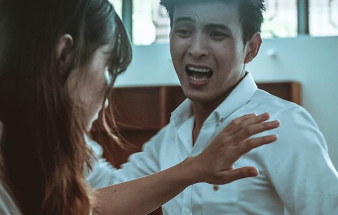 Từ chuyện người vợ bị chồng cũ tạt axit bỏng mặt: Phụ nữ ra đi đừng quay trở lại! - 2