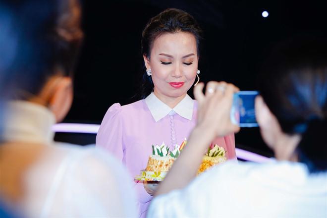 Chồng và 2 con gái đáng yêu đến tận trường quay để tạo điều bất ngờ cho Cẩm Ly - 2