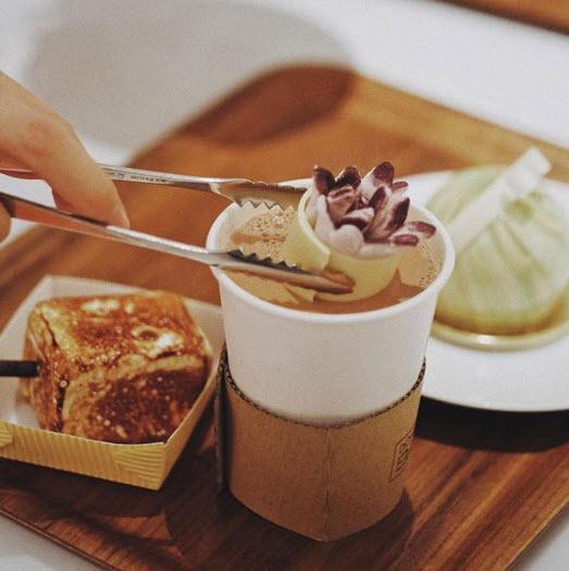 Cốc socola nóng tự nở hoa khiến chị em “bánh bèo” rần rần rủ nhau đi uống thử - 14