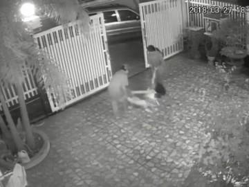 Video: Bé gái 9 tuổi bị bố mẹ đánh, kéo lê trên đường vì cho rằng con bị ma nhập