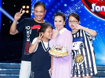 Chồng và 2 con gái đáng yêu đến tận trường quay để tạo điều bất ngờ cho Cẩm Ly