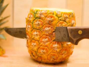 Mẹ chồng tròn mắt với tài bổ dứa của con dâu bằng 3 mẹo đơn giản mà đẹp này