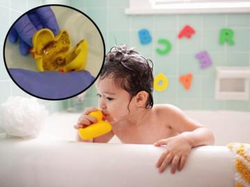 Thứ đồ mà nhiều trẻ em Việt thích chơi trong khi tắm chứa cả ổ vi khuẩn