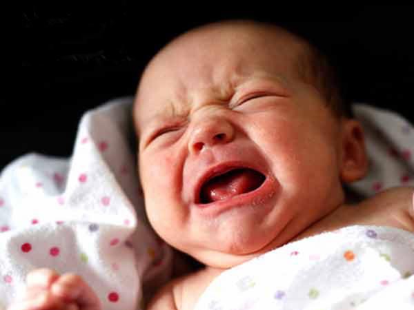 Trẻ 2 tháng tuổi bị ho và nghẹt mũi nên điều trị tại nhà như thế nào? - 1