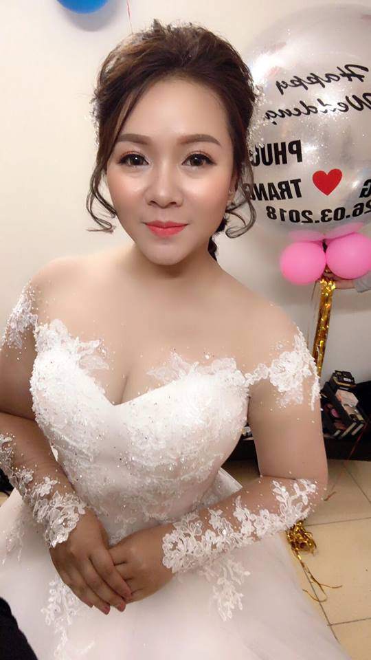 Cô dâu đeo mặt nạ quỷ chờ chú rể tới đón dâu khiến dân mạng cười nghiêng ngả - 4