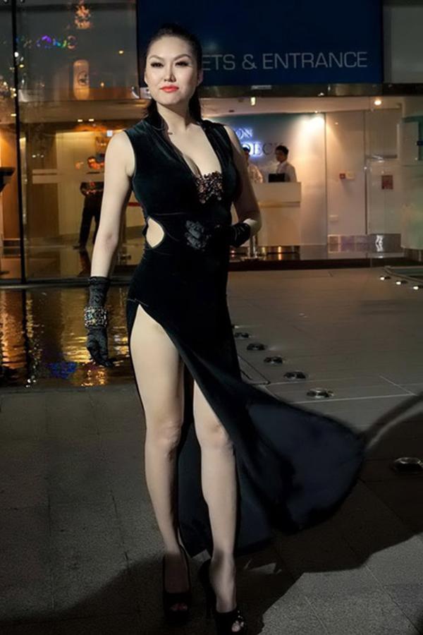 Đầm xẻ tà - amp;#34;vũ khí tối thượngamp;#34; khoe chân dài của sao Việt - 9