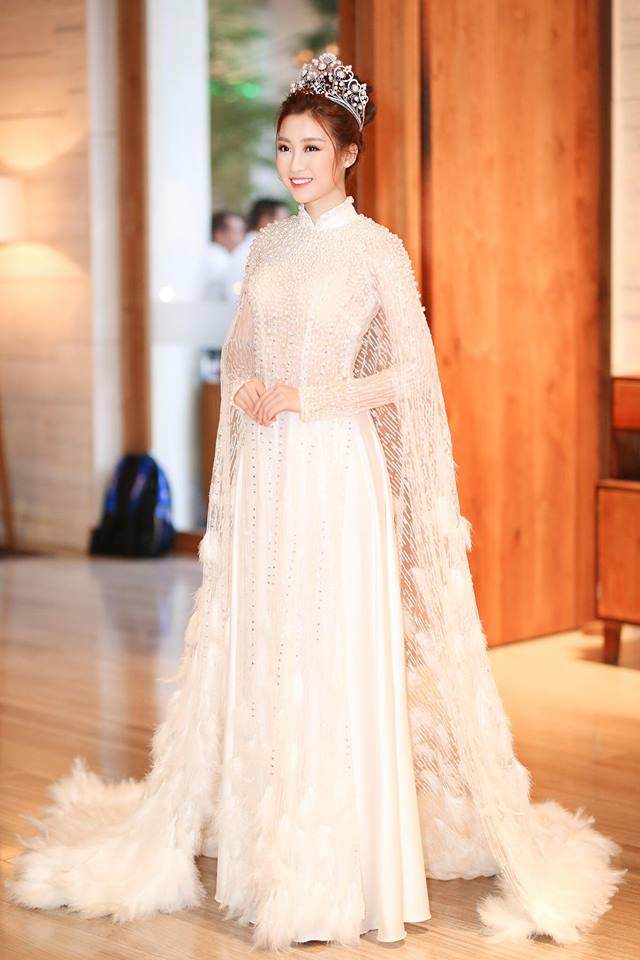 Đỗ Mỹ Linh được fans khen là một trong những Hoa hậu catwalk áo dài đẹp nhất Vbiz - 4