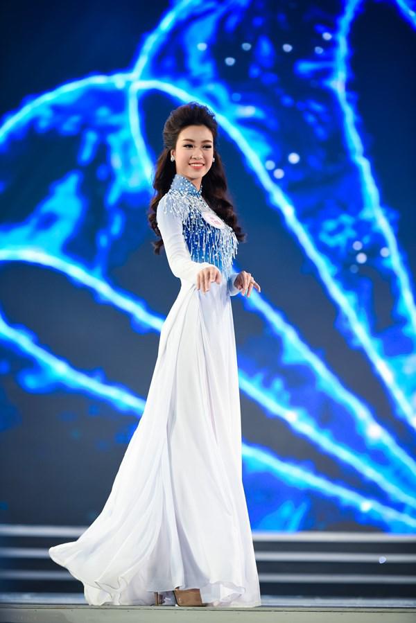 Đỗ Mỹ Linh được fans khen là một trong những Hoa hậu catwalk áo dài đẹp nhất Vbiz - 1
