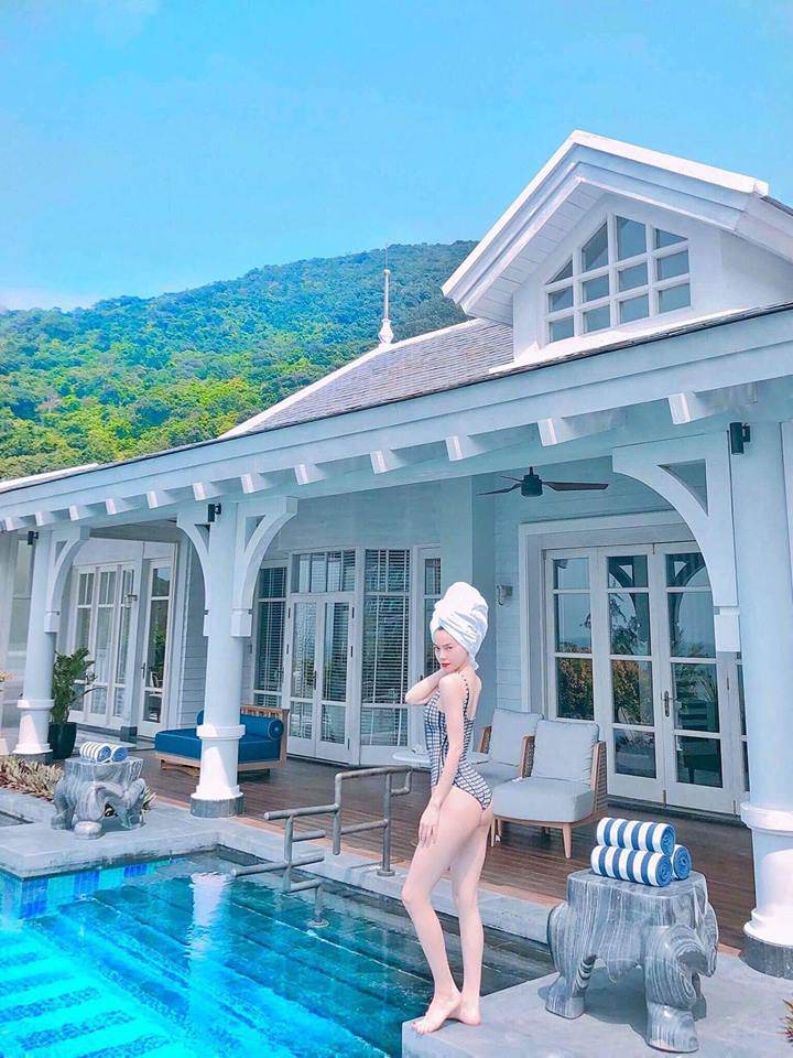 Fans mê mệt ngắm Hồ Ngọc Hà diện bodysuit khoe đường cong rực lửa - 1