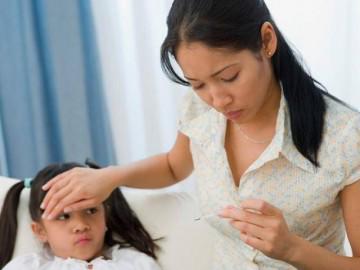 Một tay chăm bẵm con, đến lúc con bệnh, người vợ bị chồng chửi rủa không ra gì