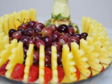 Mẹ chồng 'mắt chữ O, miệng chữ A' vì con dâu bày hoa quả quá đẹp