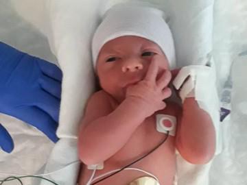 Mẹ mang thai 37 tuần mà không hề biết, đau bụng đẻ lại tưởng ngộ độc thức ăn