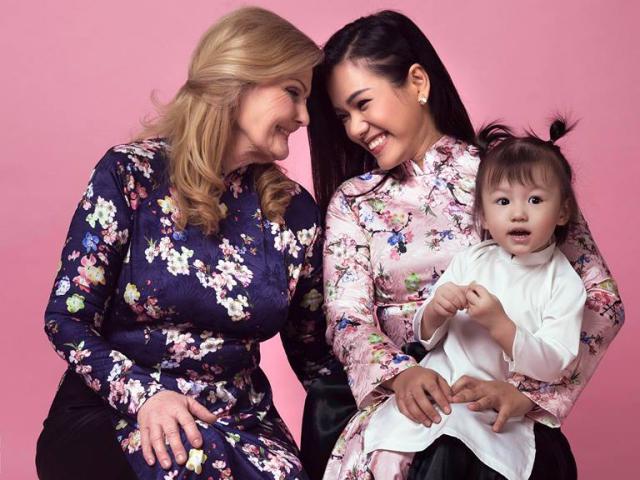 Cảm động trước món quà đặc biệt Phương Vy dành tặng mẹ chồng Tây