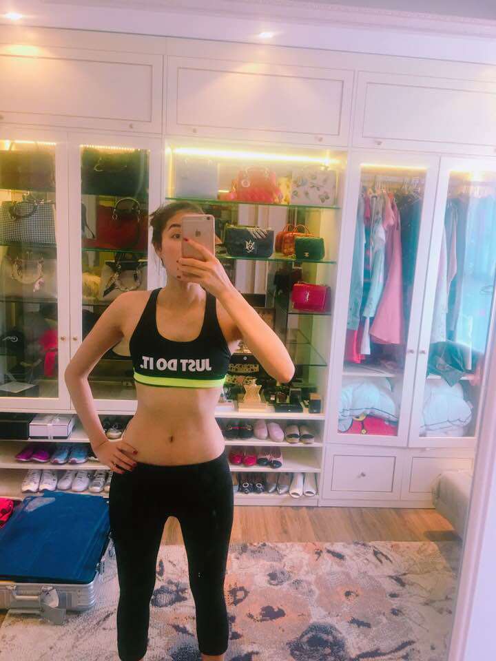 Mê mệt trước kho hàng hiệu càng ngày càng khủng của Hoa hậu Phạm Hương - 2