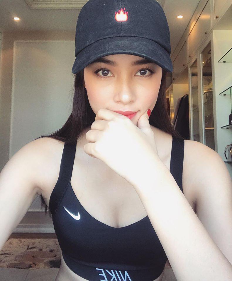 Mê mệt trước kho hàng hiệu càng ngày càng khủng của Hoa hậu Phạm Hương - 5