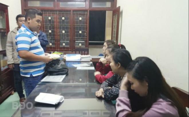 Bắt quả tang 3 nhân viên massage bán dâm giá amp;#34;bèoamp;#34; ngày cuối năm - 1