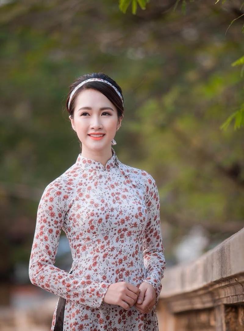 Dù Hà Việt Dũng gặp scandal ngay sau đám cưới khi bị một nữ diễn viên tố phụ tình nhưng Hà Nhung im lặng và chứng tỏ vợ chồng vẫn hạnh phúc.
