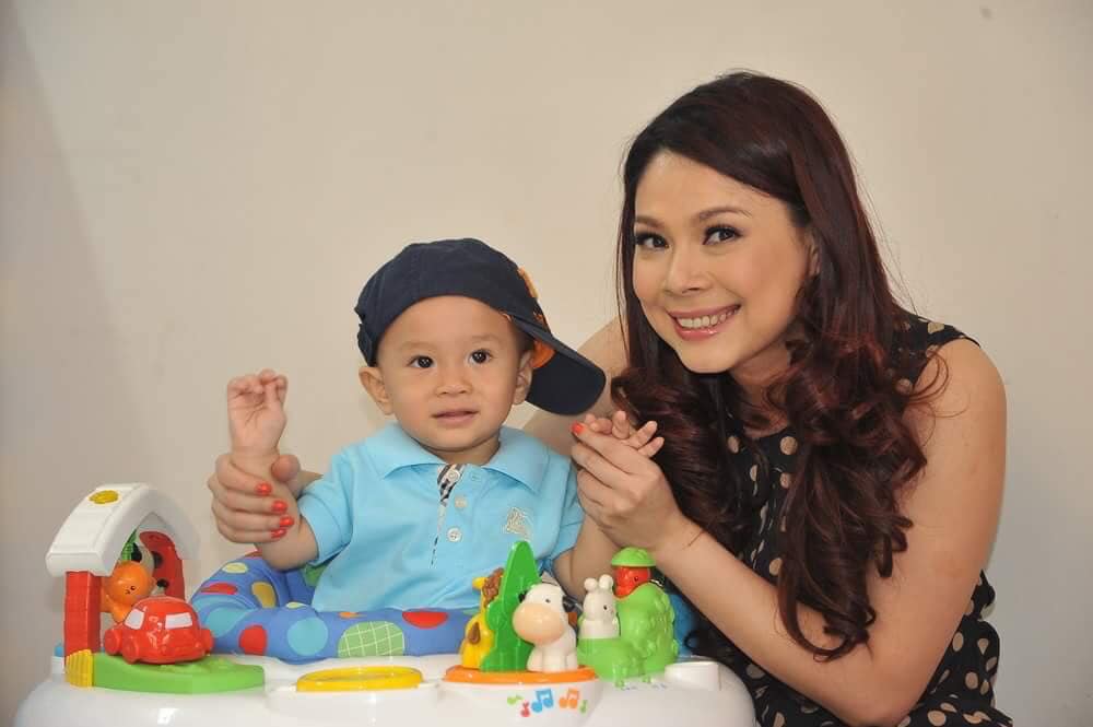khong song cung bo, me da di lay chong, con trai ngo kien huy gio song the nao? - 4