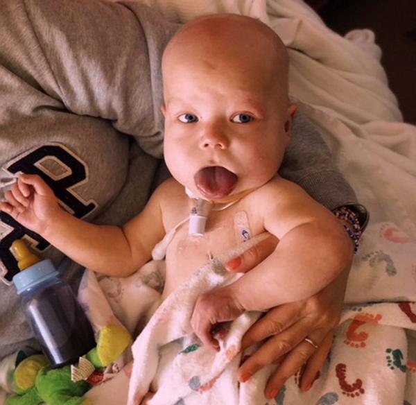 Hào hứng khen bé lè lưỡi đáng yêu khi siêu âm, ngày sinh ra mẹ thẫn thờ nhìn mặt con - 3